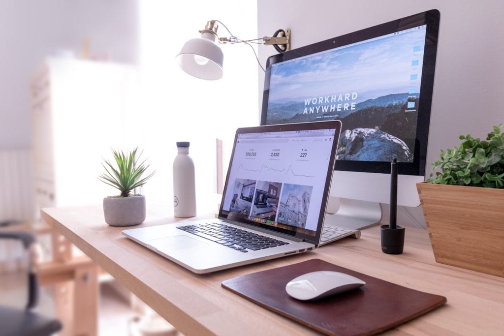 How much does it cost to hire a developer for a website