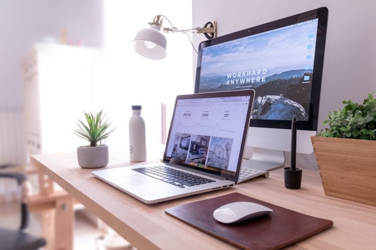 How much does it cost to hire a developer for a website